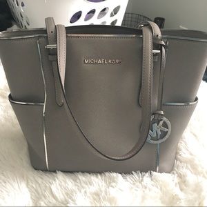 *EXCELLENT CONDITION* MICHAEL KORS PURSE